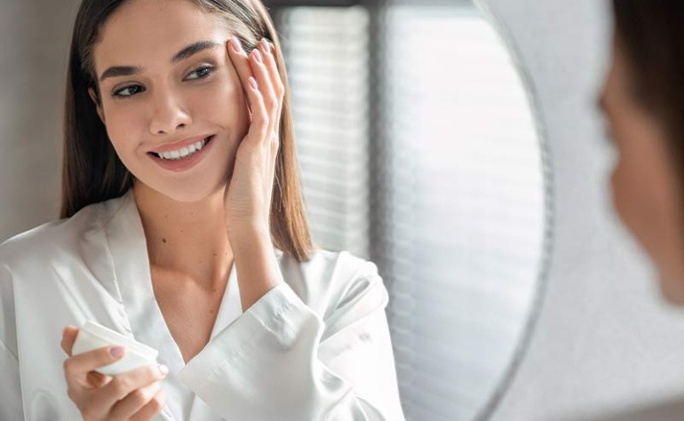 Morning and Night Skincare Routine for Youthful-Looking Skin