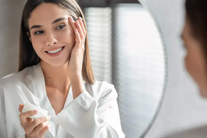 Morning and Night Skincare Routine for Youthful-Looking Skin